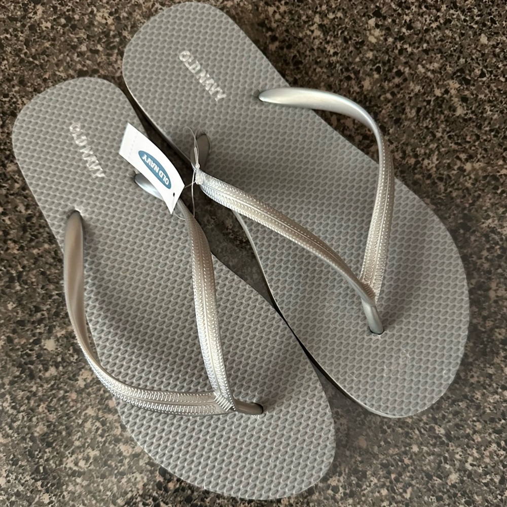 Old Navy Women's Gray Flip Flops
